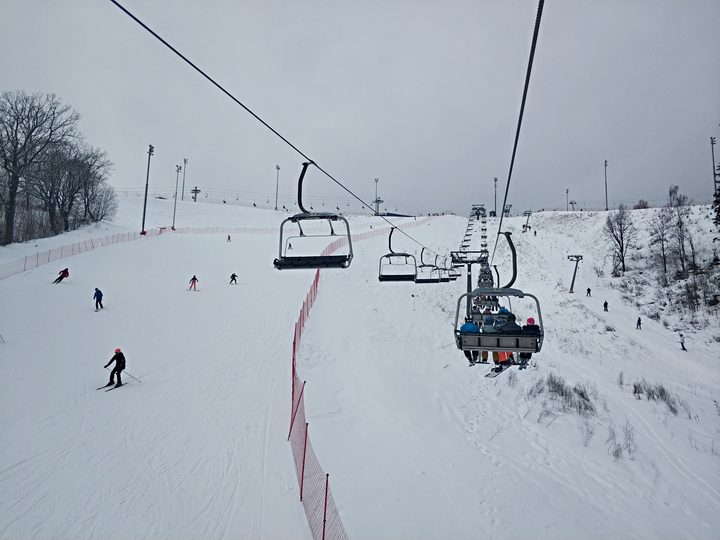 Склон и кресельный подъемник в Сорочанах