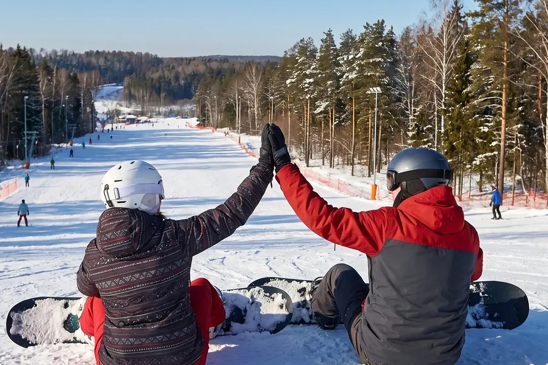 Сноубордисты на склоне курорта «Волен-Степаново»